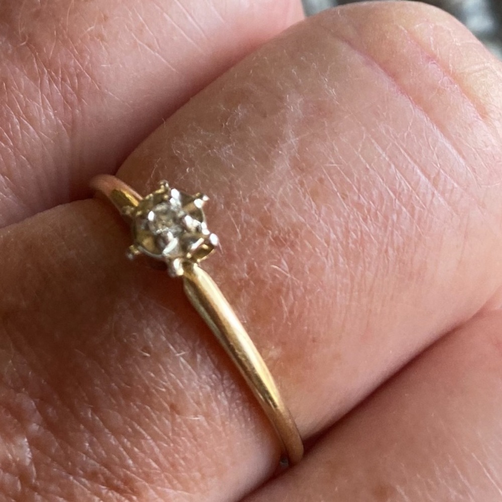 14KT GOLD Diamond chip ring